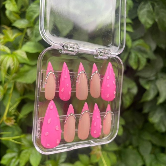 False press on nails - Picture 2 of 2